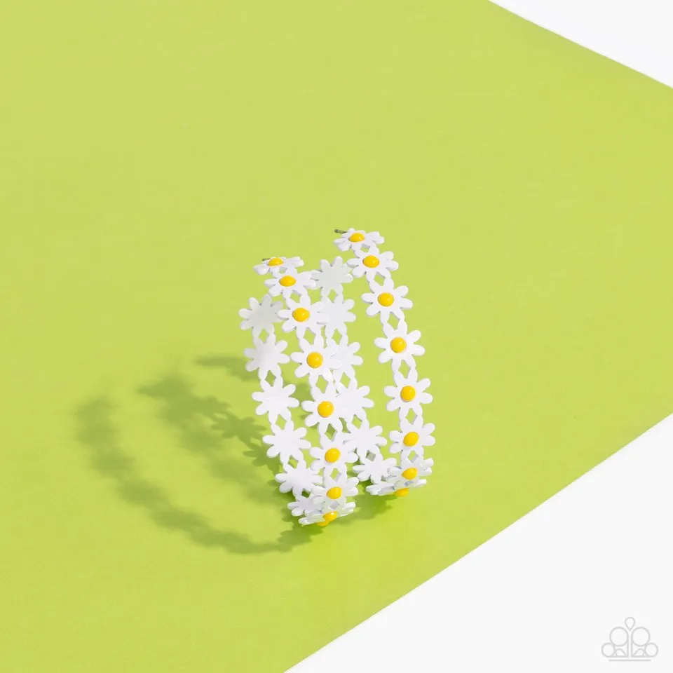 Paparazzi Earring ~ Daisy Disposition - White